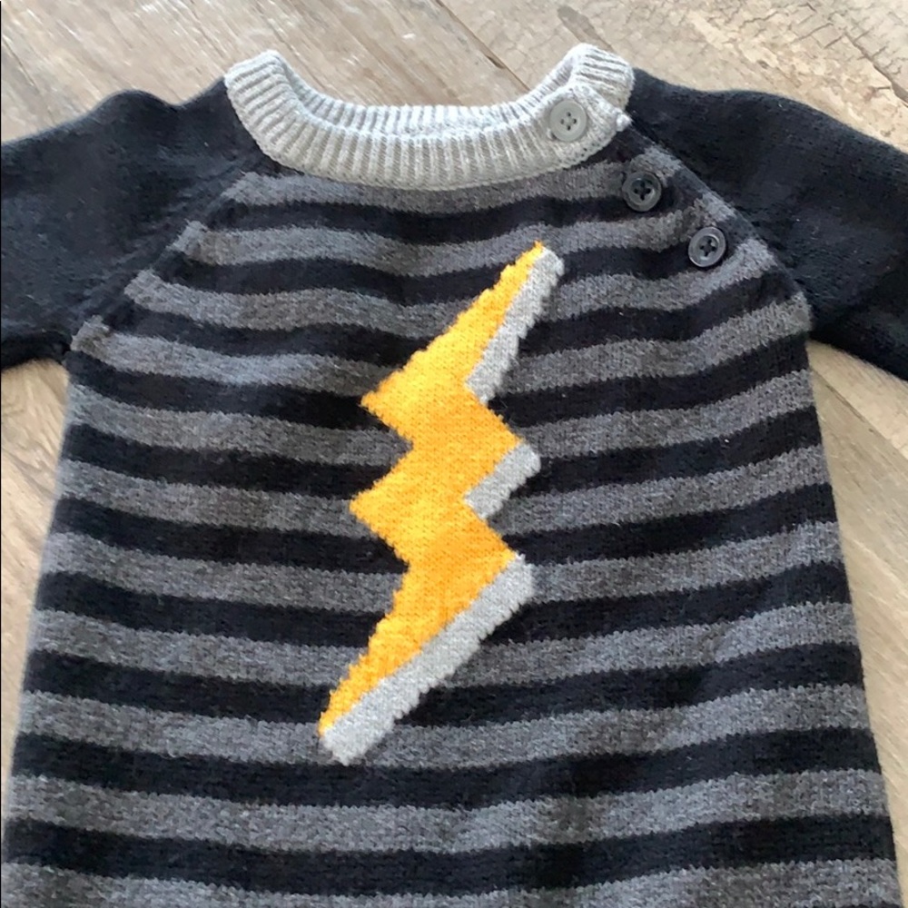 EUC bundle of Gap 2 sweater one pieces, sz 3-6 mos - Picture 6 of 9